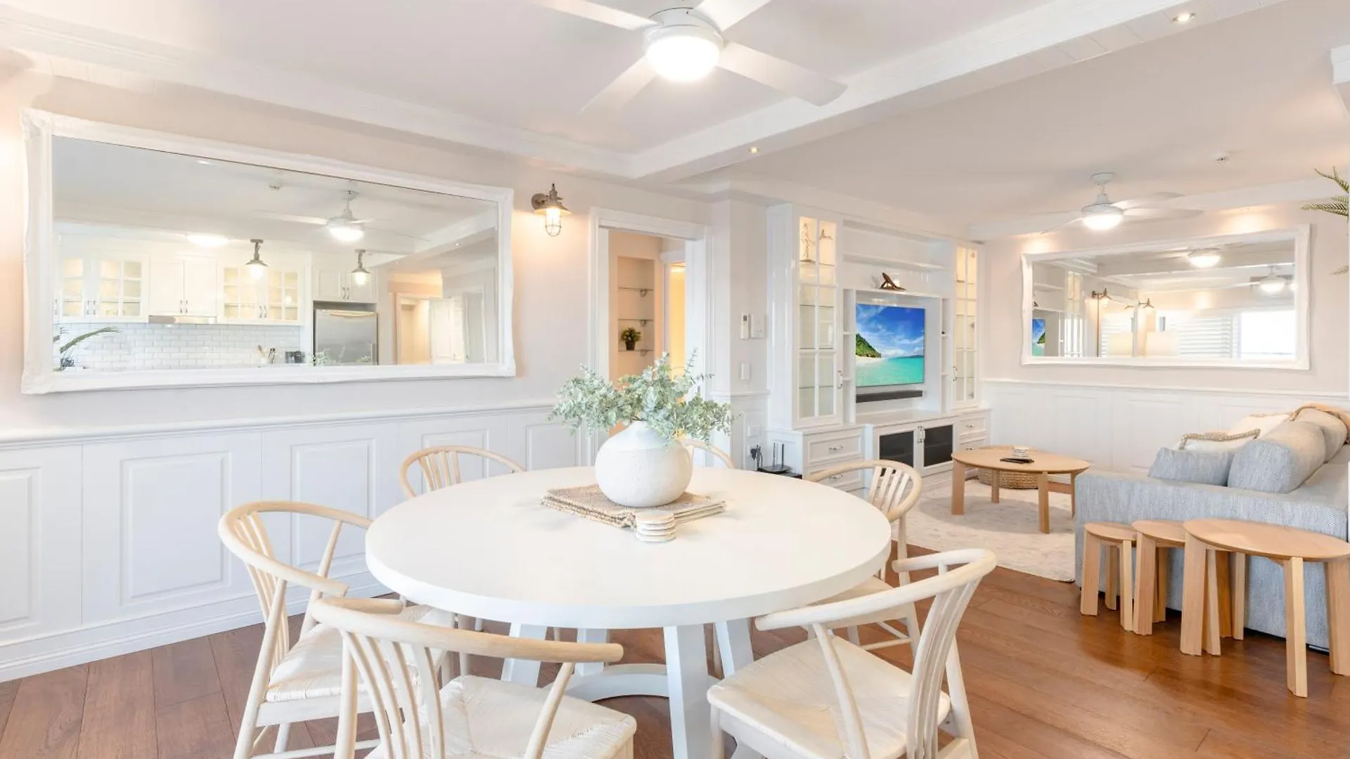 Apartment The Hamptons - Ultimate Six Star Beachfront Experience With Parking & Pool Gold Coast