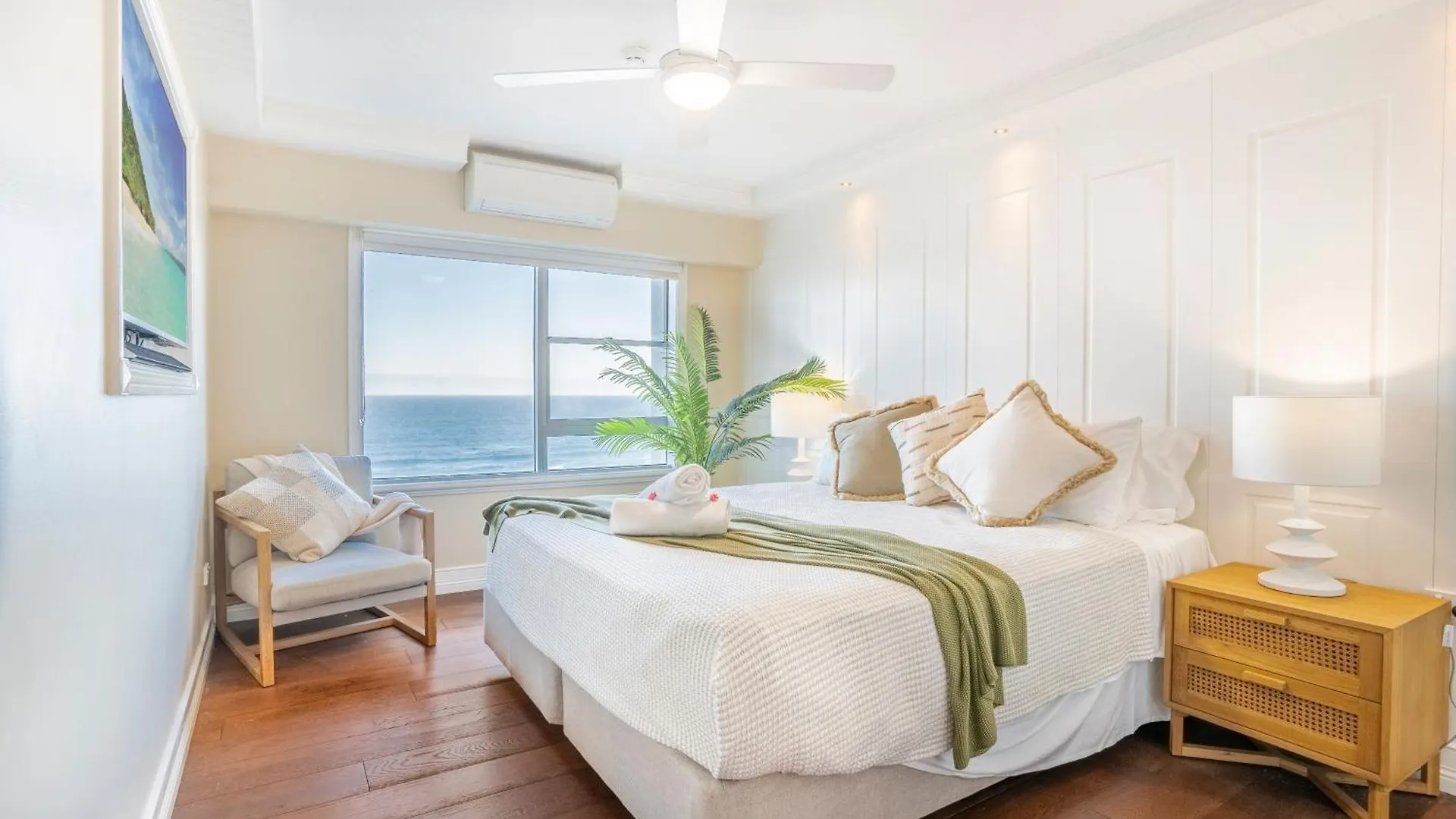 The Hamptons - Ultimate Six Star Beachfront Experience With Parking & Pool Gold Coast 0*,