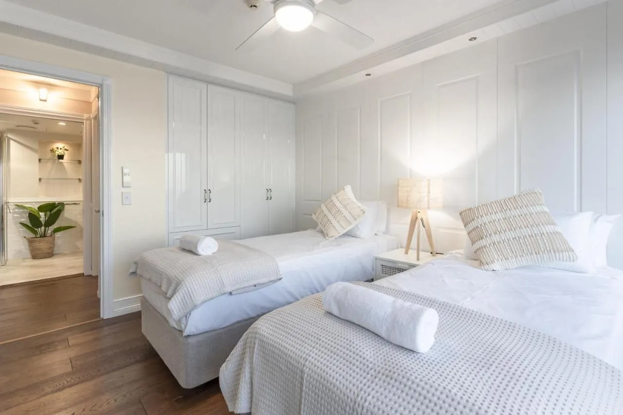 The Hamptons - Ultimate Six Star Beachfront Experience With Parking & Pool Gold Coast Apartment