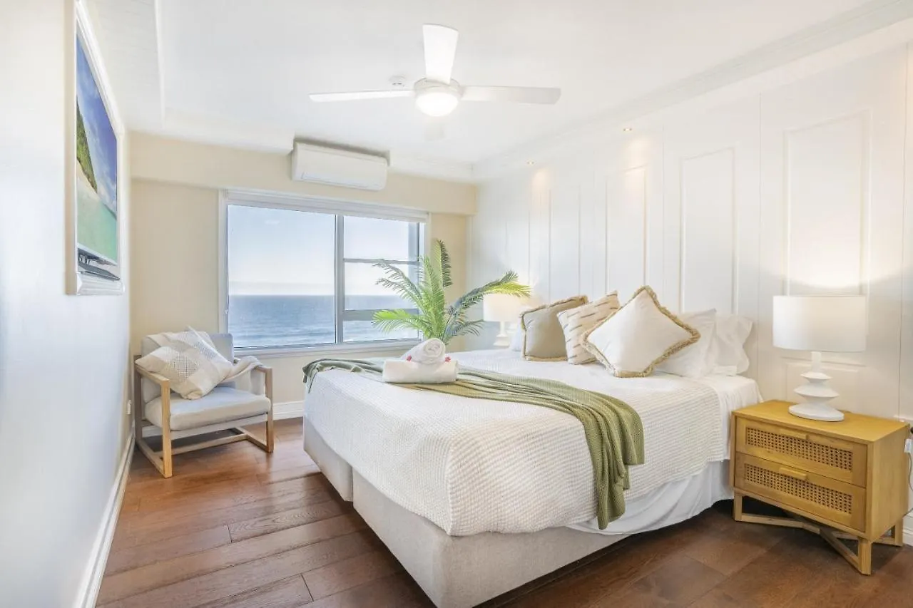 Apartment The Hamptons - Ultimate Six Star Beachfront Experience With Parking & Pool Gold Coast