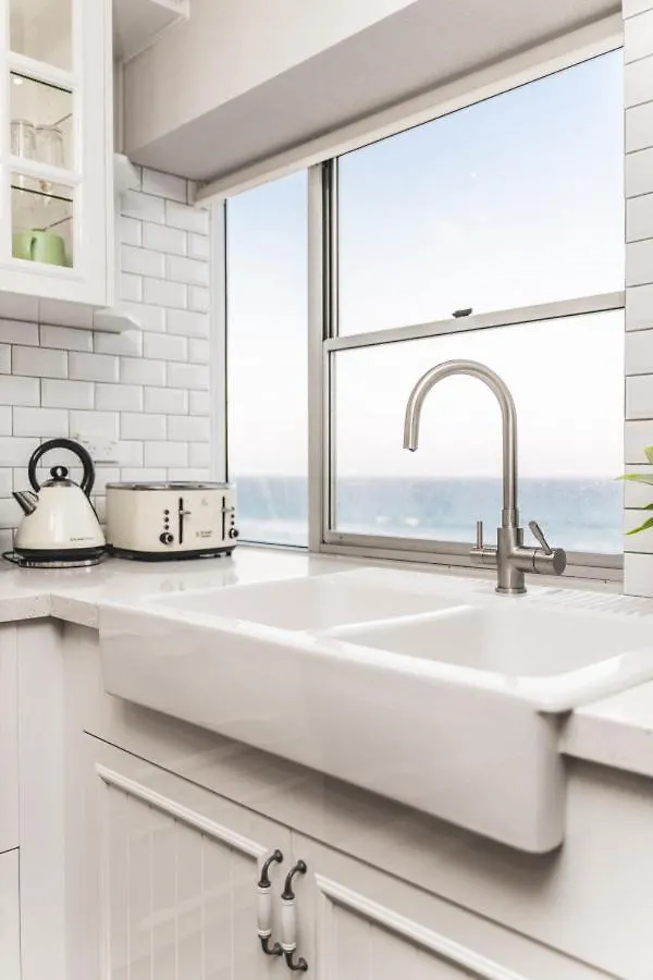 Apartment The Hamptons - Ultimate Six Star Beachfront Experience With Parking & Pool Gold Coast