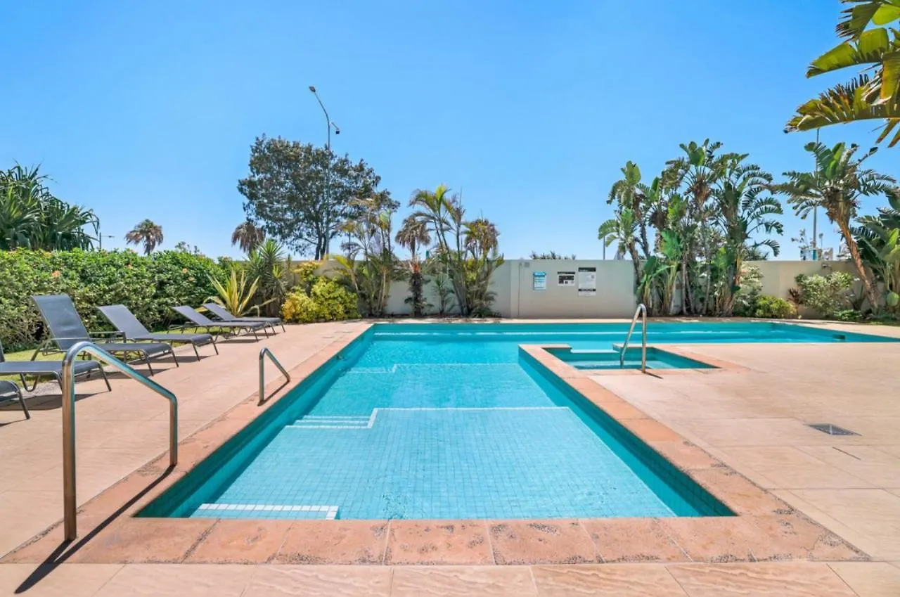 The Hamptons - Ultimate Six Star Beachfront Experience With Parking & Pool Gold Coast 0*,  Australia
