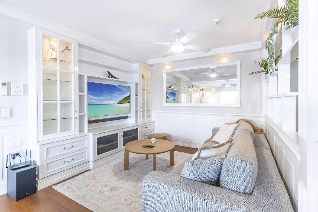 Apartment The Hamptons - Ultimate Six Star Beachfront Experience With Parking & Pool Gold Coast