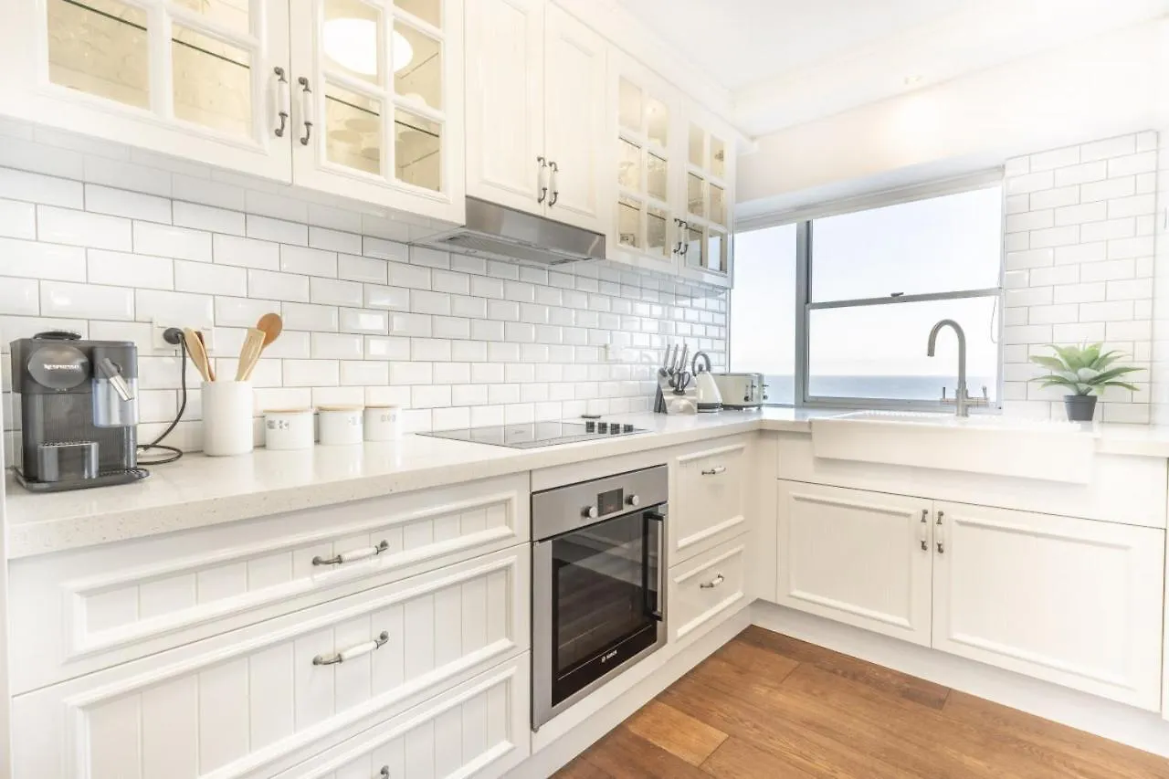 Apartment The Hamptons - Ultimate Six Star Beachfront Experience With Parking & Pool Gold Coast