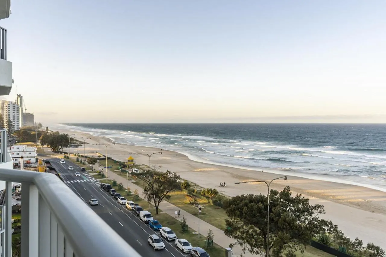 Apartment The Hamptons - Ultimate Six Star Beachfront Experience With Parking & Pool Gold Coast