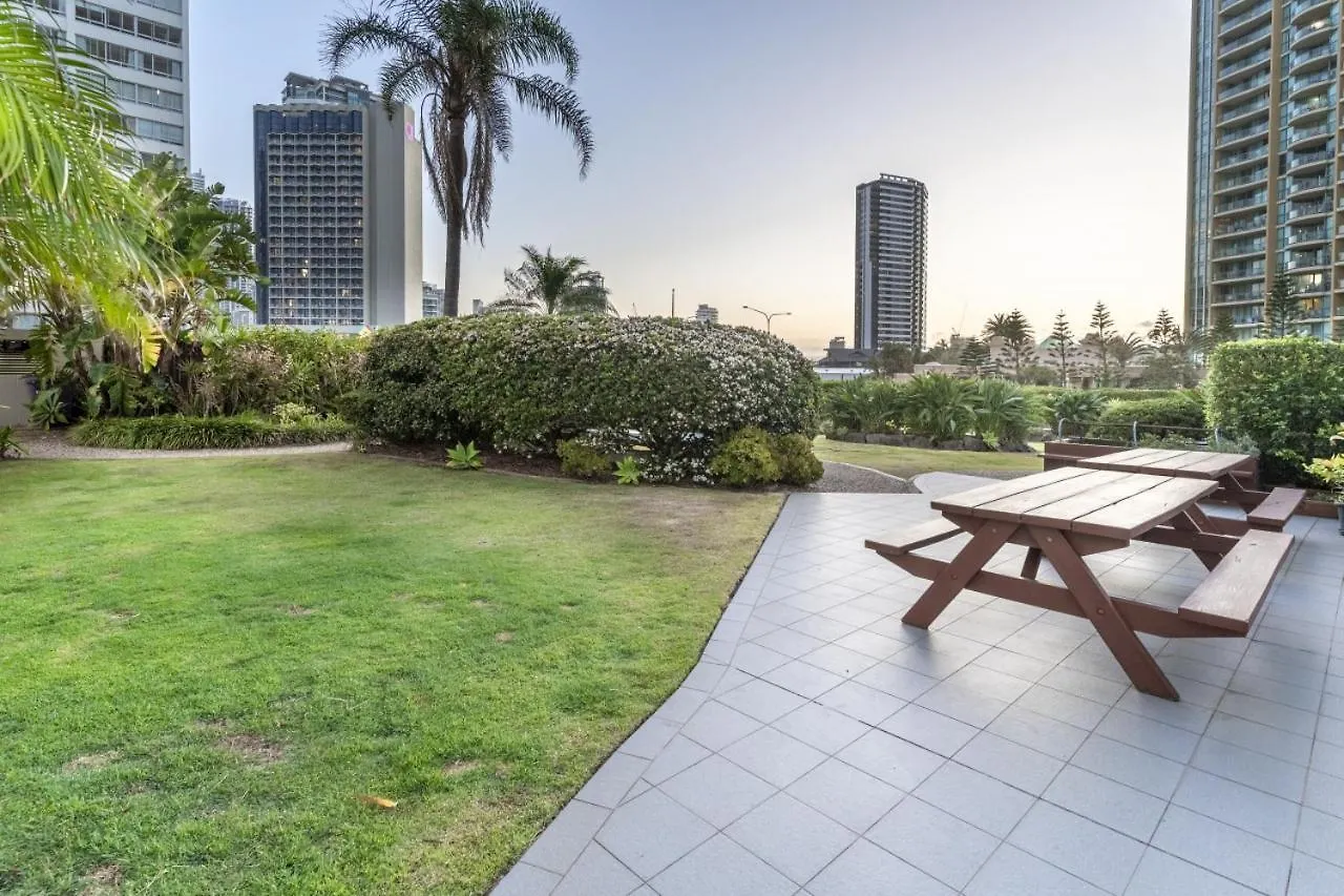 The Hamptons - Ultimate Six Star Beachfront Experience With Parking & Pool Gold Coast 0*,