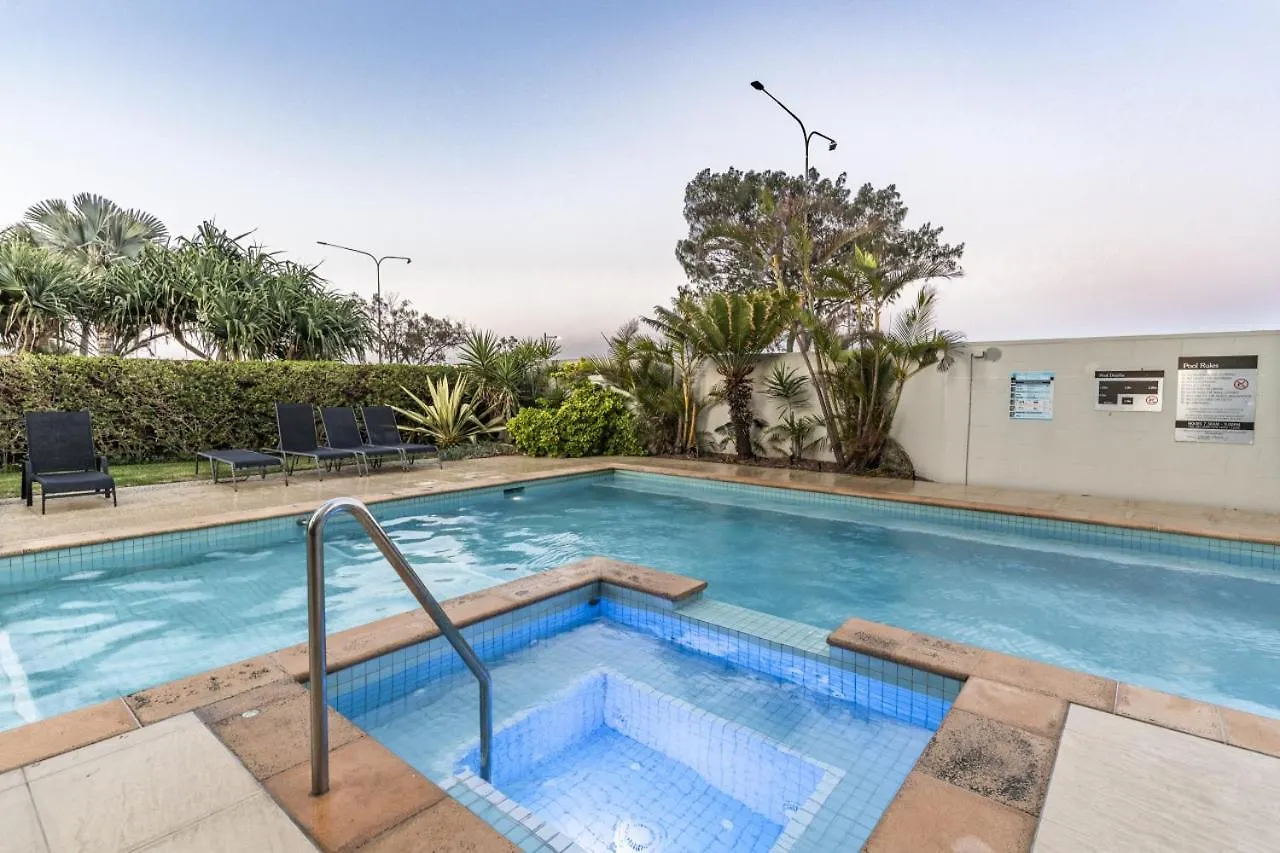 The Hamptons - Ultimate Six Star Beachfront Experience With Parking & Pool Gold Coast 0*,