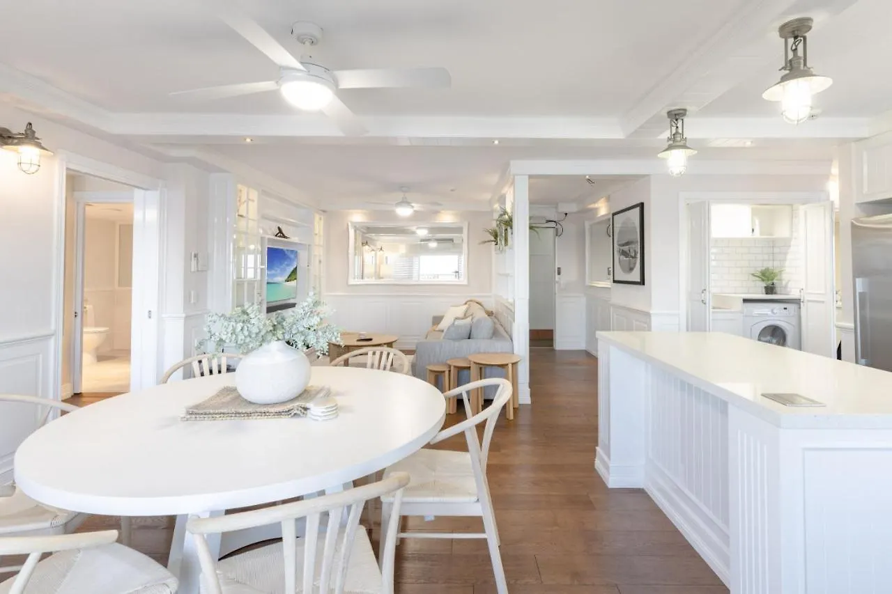 The Hamptons - Ultimate Six Star Beachfront Experience With Parking & Pool Gold Coast